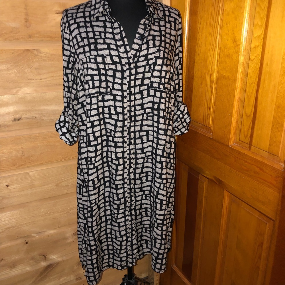 Momays tan / black dress roll up tab sleeves size 44 bust ( XL) button front